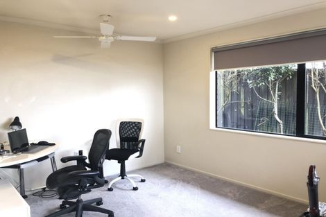 Photo of property in 17 Spoonbill Place, Unsworth Heights, Auckland, 0632