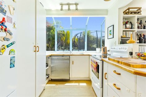 Photo of property in 2/111 Taikata Road, Te Atatu Peninsula, Auckland, 0610