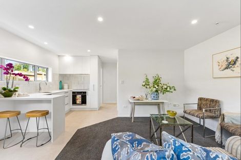 Photo of property in 3/28 Chartwell Avenue, Glenfield, Auckland, 0629