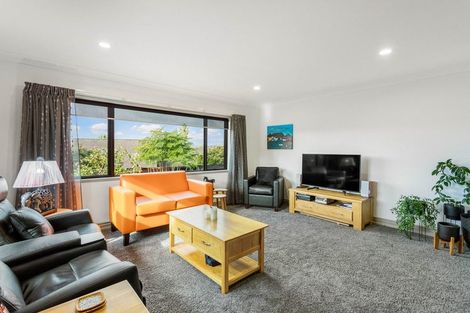 Photo of property in 53 Chesterfield Way, Orewa, 0931