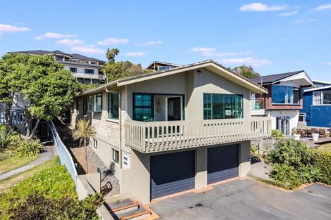 Photo of property in 22 Sunset Parade, Plimmerton, Porirua, 5026