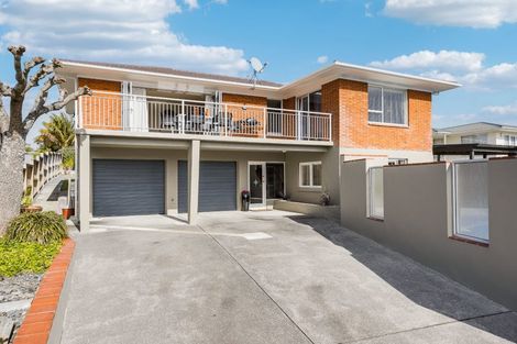 Photo of property in 5 Tanoa Place, Glendene, Auckland, 0602