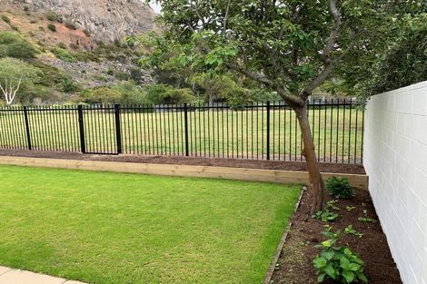 Photo of property in 26 Raekura Place, Redcliffs, Christchurch, 8081