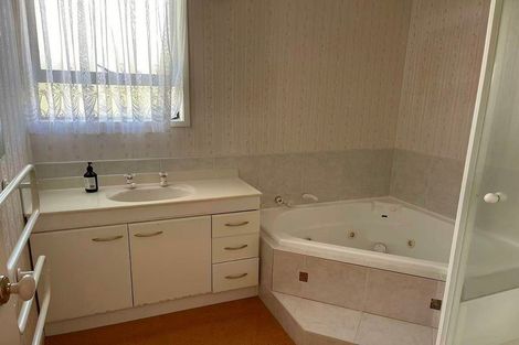 Photo of property in 17 Waller Avenue, Bucklands Beach, Auckland, 2012