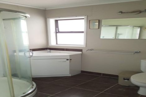 Photo of property in 17 Amberley Avenue, Te Atatu South, Auckland, 0610
