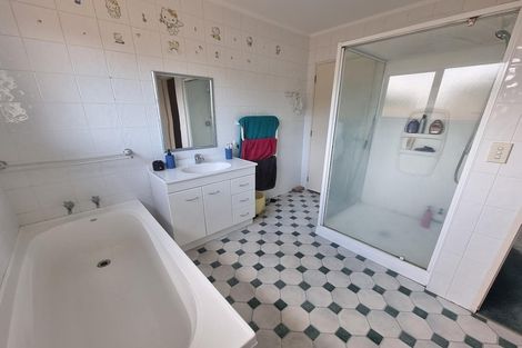 Photo of property in 68 Leighton Avenue, Waiwhetu, Lower Hutt, 5010