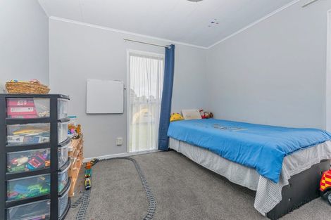 Photo of property in 140 Colwill Road, Massey, Auckland, 0614
