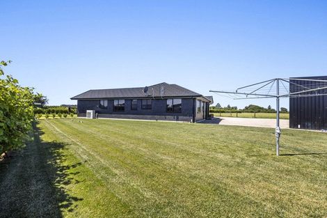 Photo of property in 8 Tikorangi Road East, Tikorangi, 4383