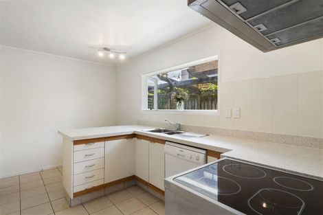 Photo of property in 3 Delisle Place, Windsor Park, Auckland, 0632