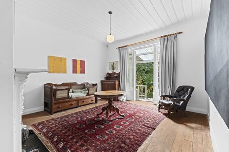 Photo of property in 90 Pendarves Street, New Plymouth, 4310