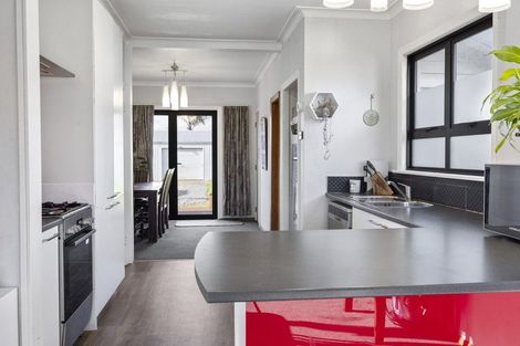 Photo of property in 112 Glover Road, Hawera, 4610