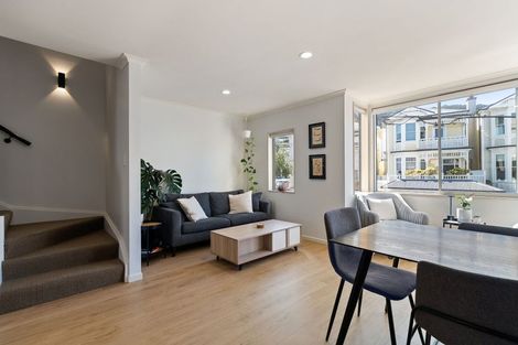 Photo of property in 2/15 Roxburgh Street, Mount Victoria, Wellington, 6011