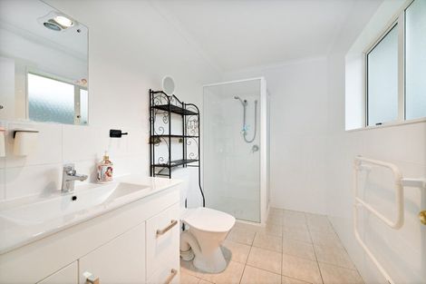 Photo of property in 17 Greenberry Drive, Ranui, Auckland, 0612