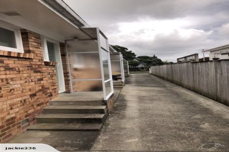 Photo of property in 3/2 Wicklow Road, Narrow Neck, Auckland, 0622