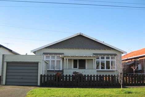 Photo of property in 21 West Avenue, Saint Clair, Dunedin, 9012