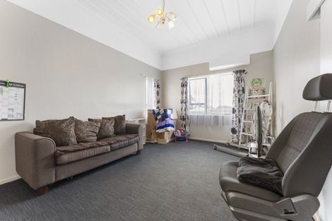 Photo of property in 15 Station Street, Woodville, 4920