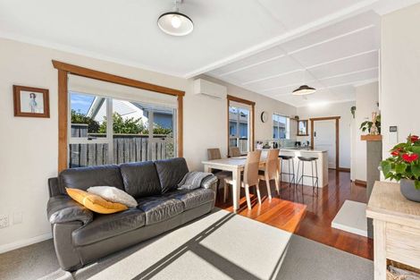 Photo of property in 9 Selwyn Street, Lower Vogeltown, New Plymouth, 4310