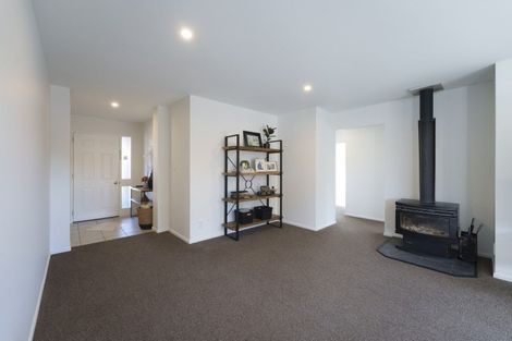 Photo of property in 28 Hawkins Place, Rangiora, 7400