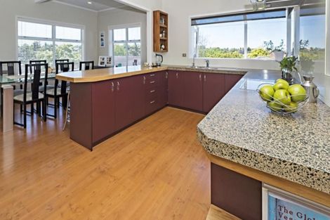 Photo of property in 8 Towra Place, Botany Downs, Auckland, 2010