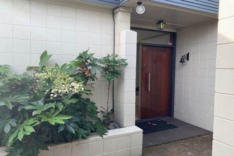 Photo of property in 33 The Crest, Sunnyhills, Auckland, 2010