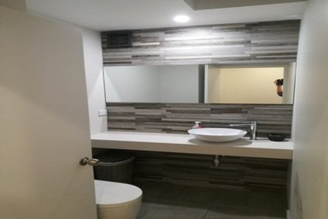 Photo of property in 2/598 Beach Road, Rothesay Bay, Auckland, 0630