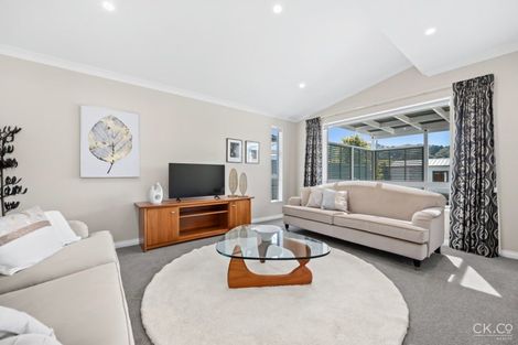 Photo of property in 8d Glen Iris Grove, Woburn, Lower Hutt, 5010