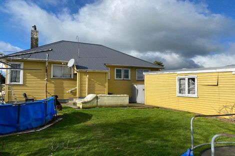 Photo of property in 15 Derby Street, Eltham, 4322