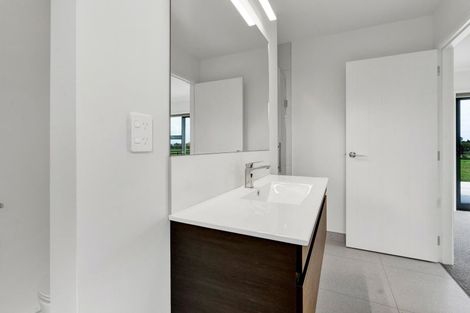 Photo of property in 31 Ninia Road, Paraite, New Plymouth, 4373