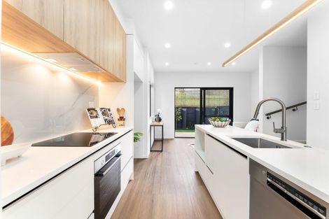 Photo of property in 16 Saint Catherine Crescent, West Harbour, Auckland, 0618