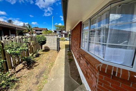 Photo of property in 2/15 Summermist Drive, Northpark, Auckland, 2013