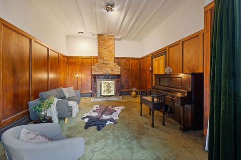 Photo of property in 5 Queen Street, Northcote Point, Auckland, 0627