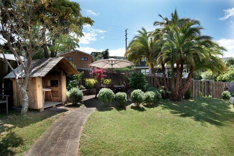 Photo of property in 1/16 Atlantis Place, Totara Vale, Auckland, 0629