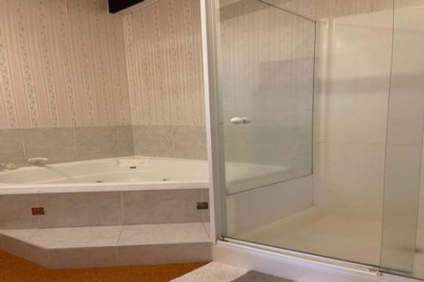 Photo of property in 17 Waller Avenue, Bucklands Beach, Auckland, 2012