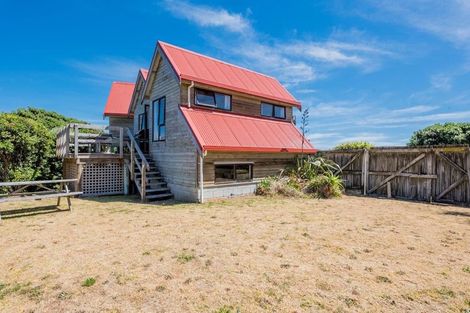 Photo of property in 6 Stonewall Grove, Waikanae Beach, Waikanae, 5036