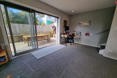 Photo of property in 1/61 Black Rock Road, Newlands, Wellington, 6037