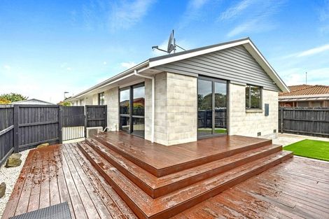 Photo of property in 1/84 Queenspark Drive, Parklands, Christchurch, 8083