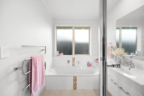 Photo of property in 22 Ladeira Place, Fitzroy, Hamilton, 3206