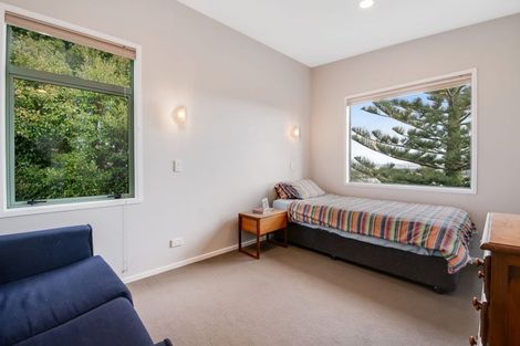 Photo of property in 2/9 Pemberton Avenue, Bayview, Auckland, 0629