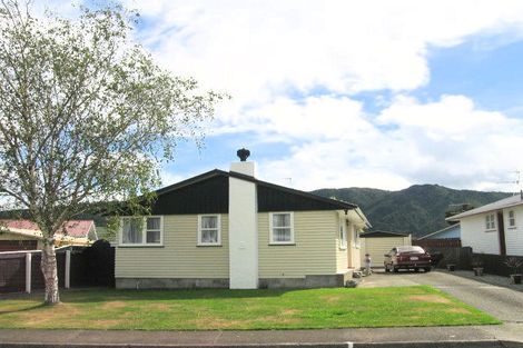 Photo of property in 4 Riversdale Road, Clouston Park, Upper Hutt, 5018