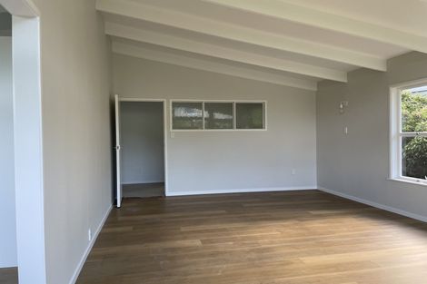 Photo of property in 14 Raymond Terrace, Northcote, Auckland, 0627