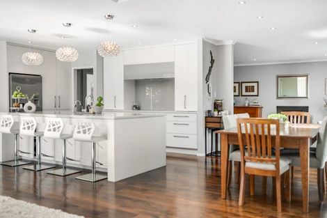 Photo of property in 11 Holly Way, Sunnyhills, Auckland, 2010