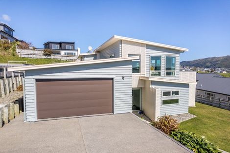 Photo of property in 10 Hollyford Place, Aotea, Porirua, 5024