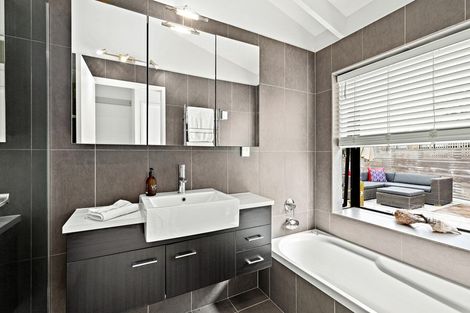 Photo of property in 27 Blue Bell Parade, Omaha, Warkworth, 0986