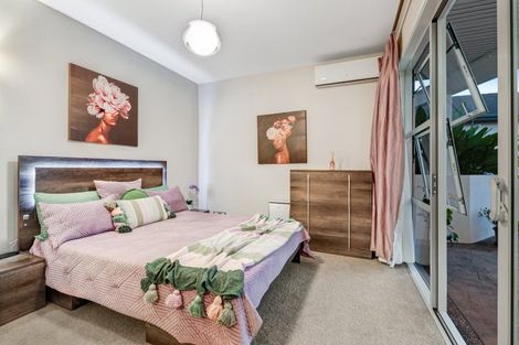 Photo of property in 21 Grand Drive, Orewa, 0931