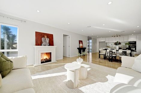 Photo of property in 152a Weatherly Road, Torbay, Auckland, 0630