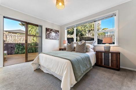 Photo of property in 4 Kelston Street, New Lynn, Auckland, 0600
