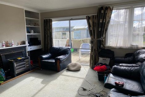 Photo of property in 15 Derby Street, Eltham, 4322