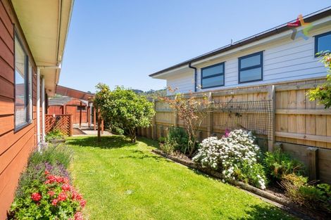 Photo of property in 2/25 De Menech Grove, Avalon, Lower Hutt, 5011