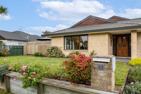 Photo of property in 32 Hadleigh Court, Paraparaumu, 5032