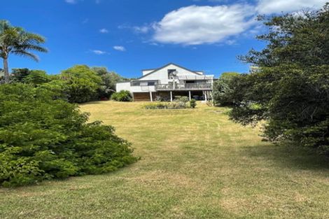 Photo of property in 2 Twin Wharf Road, Herald Island, Auckland, 0618